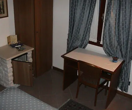 Ca'nova Alloggi 2*